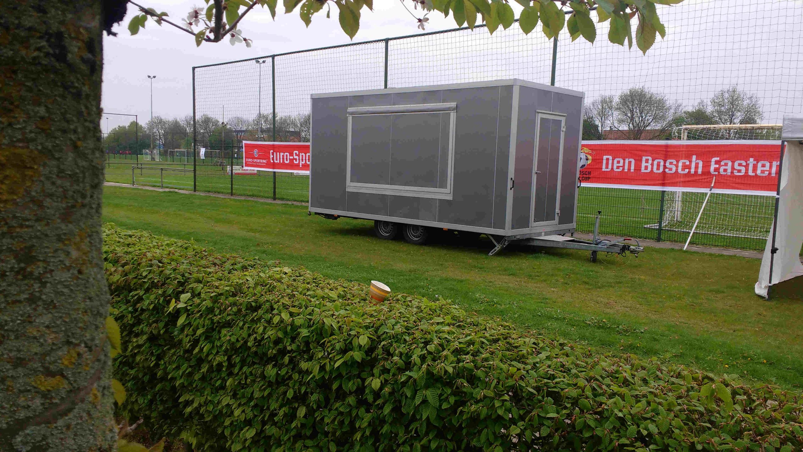 Huurfrietkar-Huurfrietwagen-Eigeninkoopproducten-Festival-Cateraaroplocatie-Eindhoven-Denbosch-Veghel-Catering-Uden-scaled